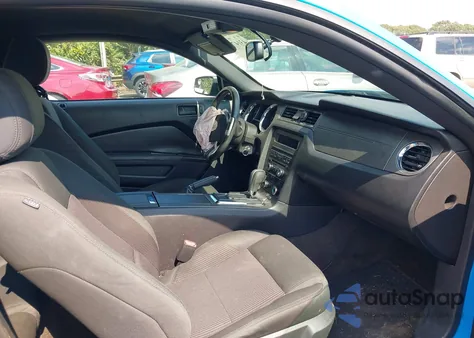 2014 Ford Mustang V6 z USA, uszkodzony, nr VIN 1ZVBP8AM9E5251661